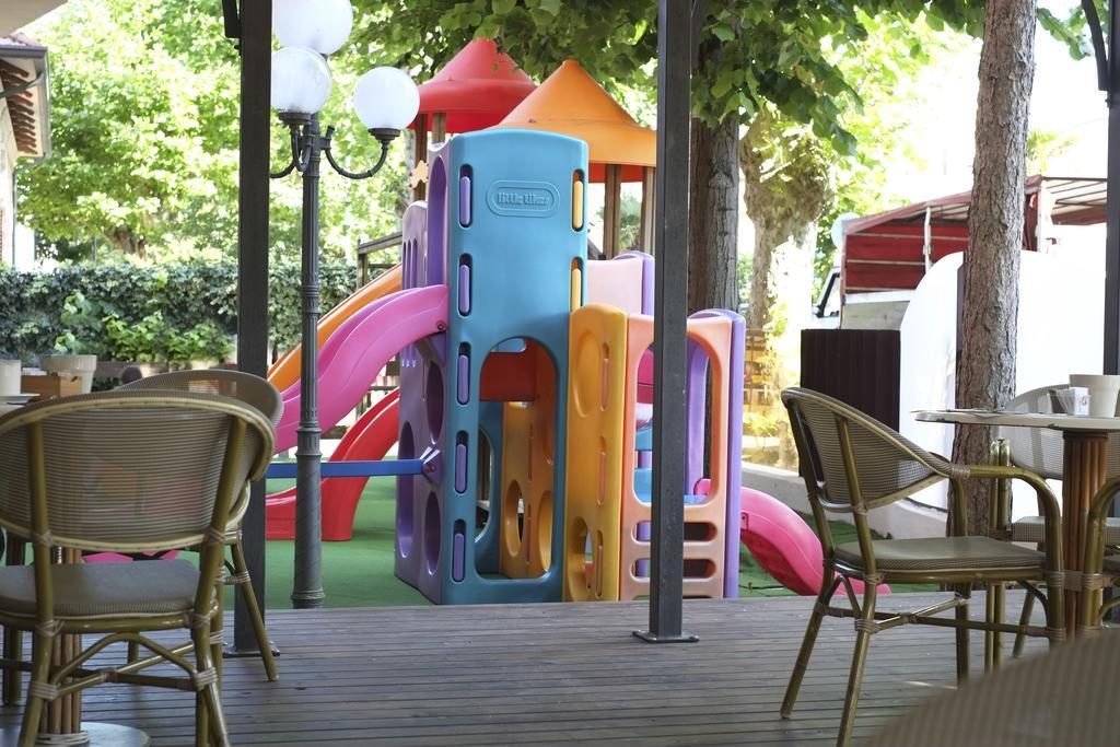 Hotel Fra I Pini 리미니 외부 사진