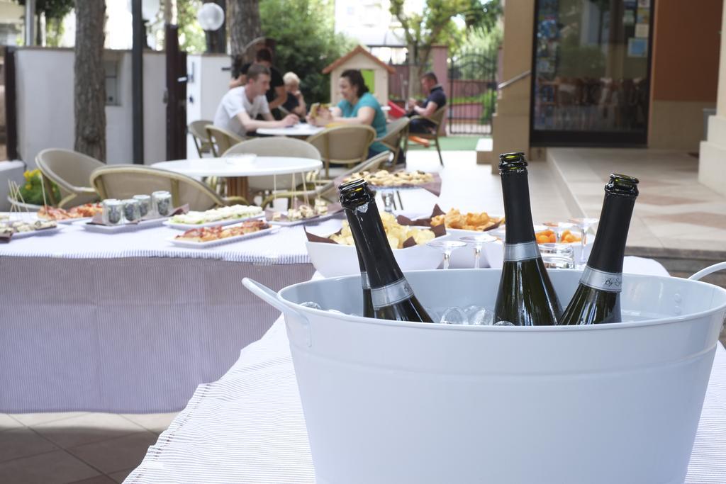 Hotel Fra I Pini 리미니 외부 사진