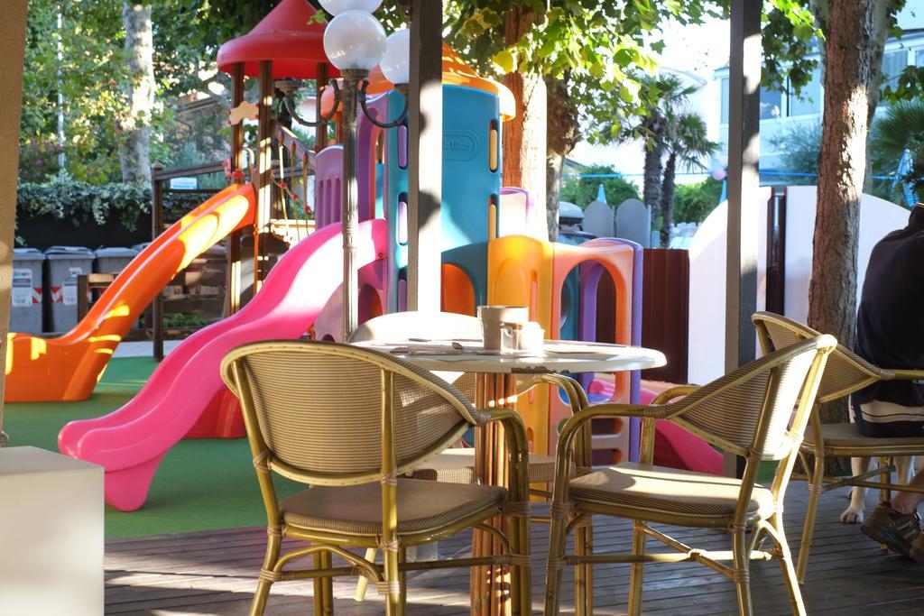 Hotel Fra I Pini 리미니 외부 사진